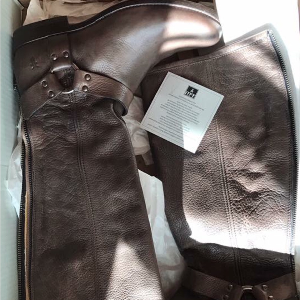 EUC Worn once Frye Boots 9.5 in grey